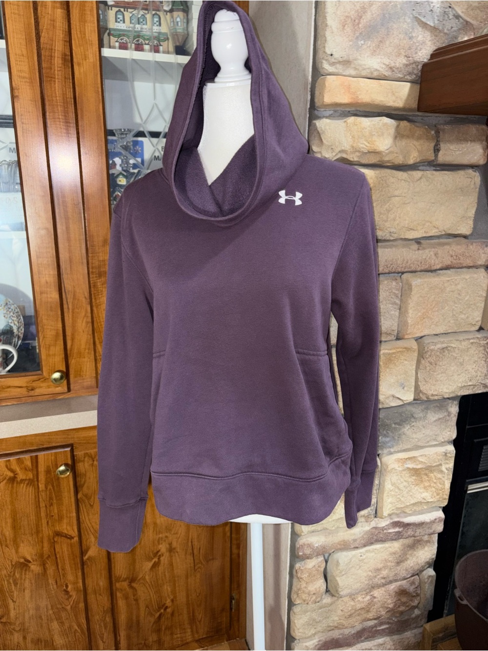 Under Armour Women's Purple Hooded Pullover Sweatshirt w/High Neck EUC